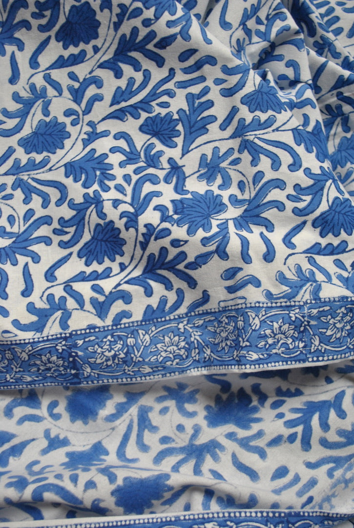 nappe bleue dimanche vaisselle