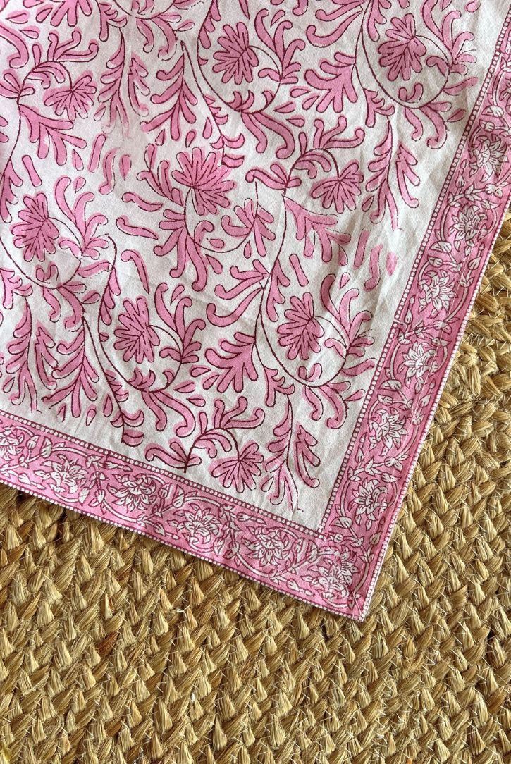 nappe rose dimanche paris