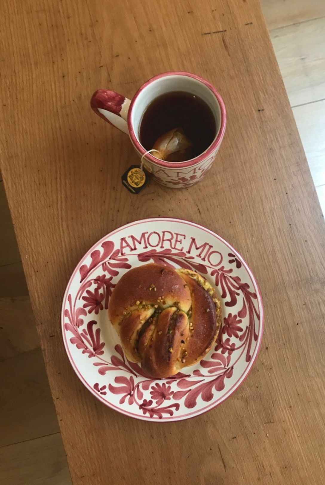 amore mio rouge pivoine petit déjeuner dimanche vaisselle