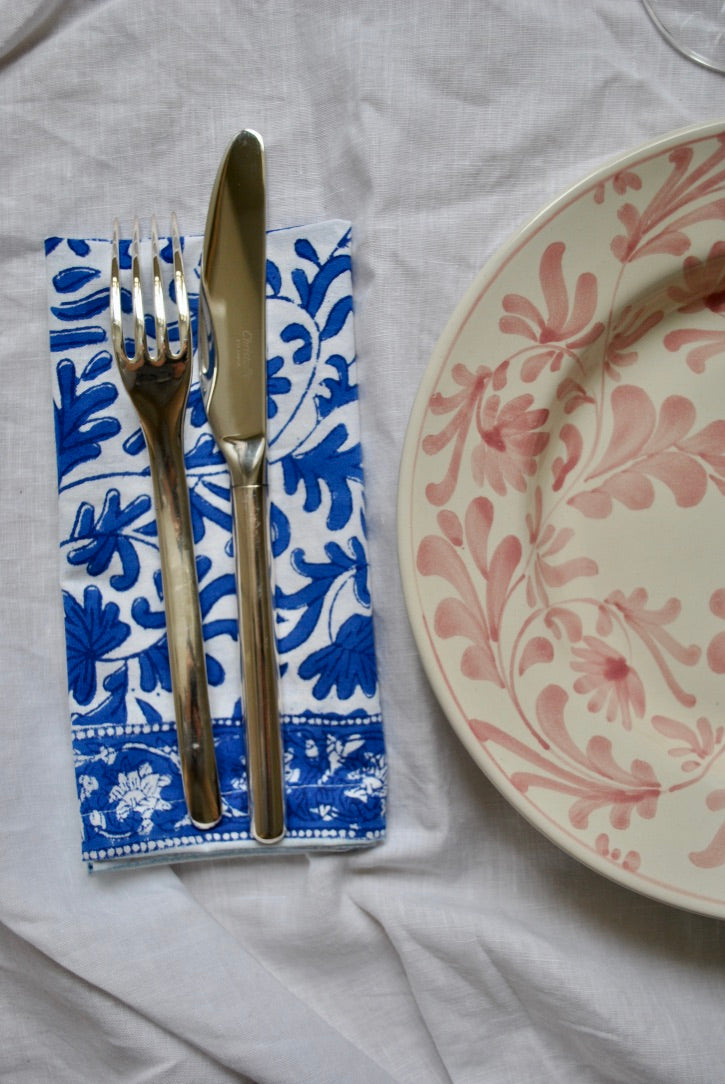 serviettes de table bleues artisanales dimanche vaisselle 