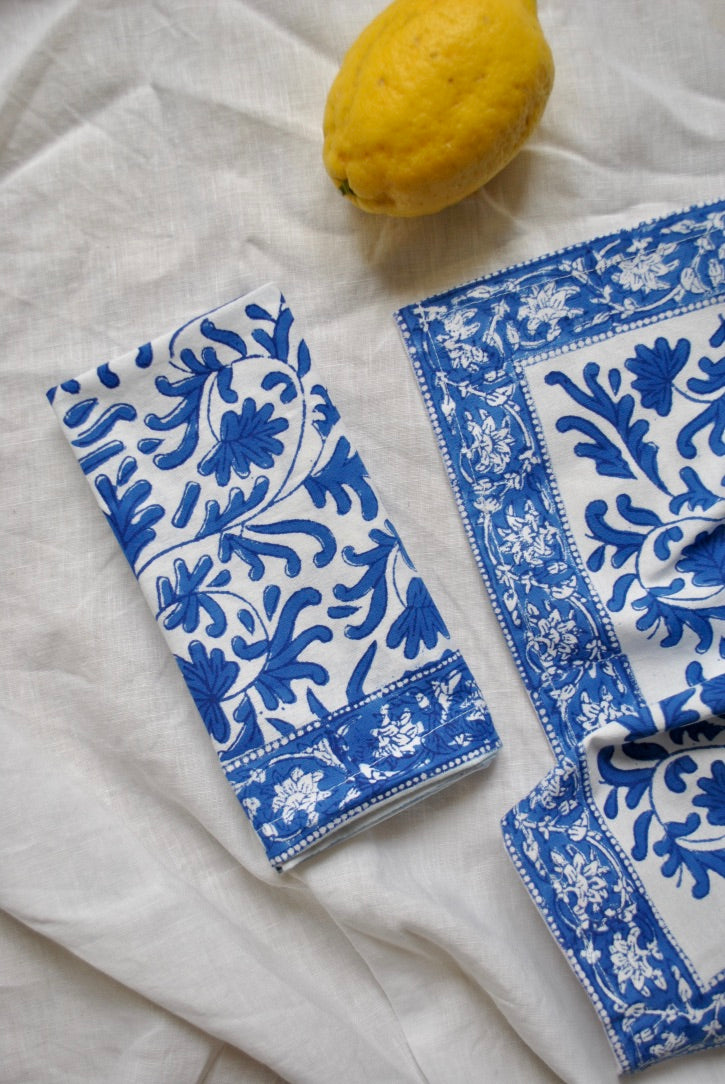 serviettes de table bleues artisanales dimanche vaisselle 