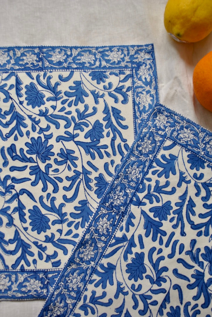 sets de table bleus dimanche vaisselle