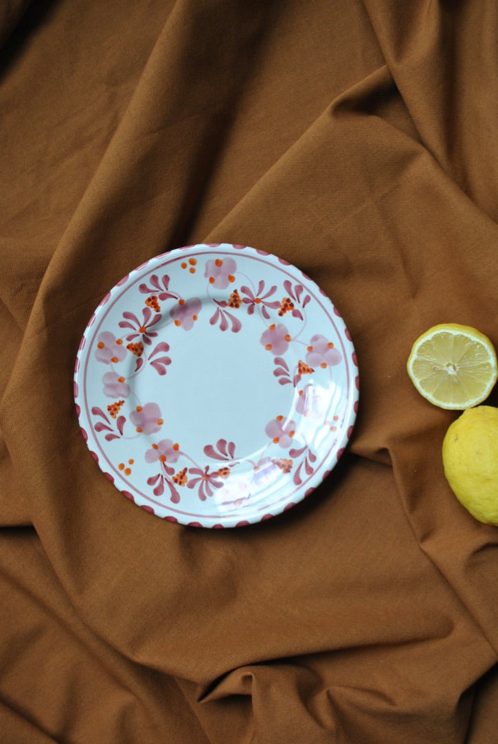 petite assiette flore rose et rouge dimanche vaisselle