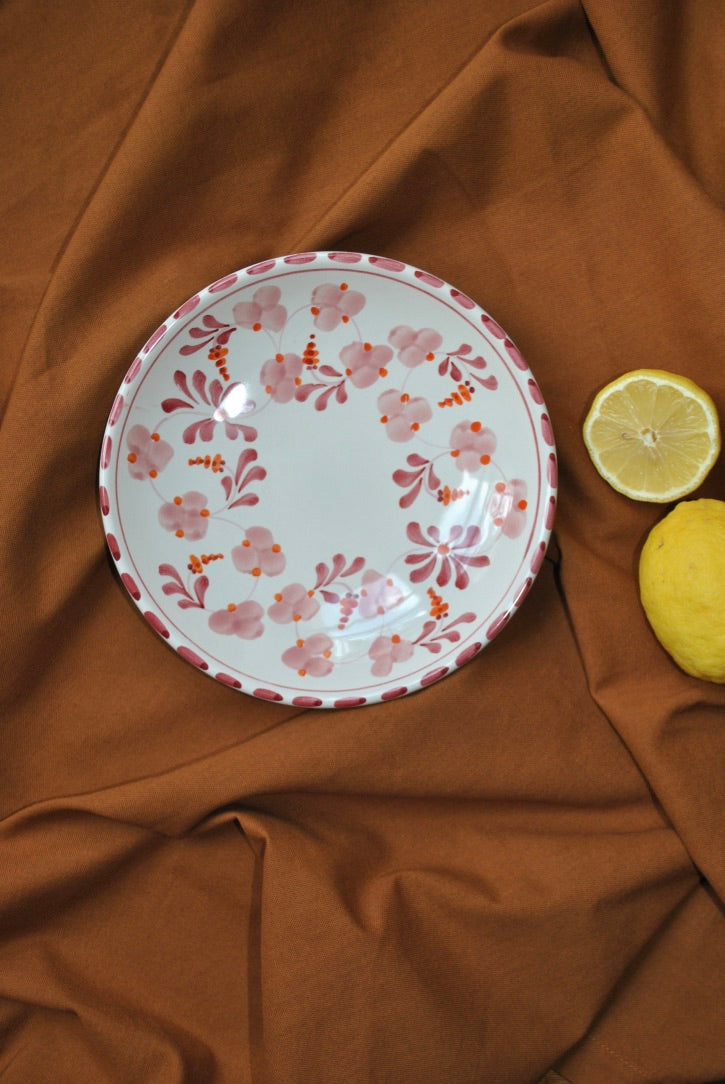 assiette incurvée flore rose rouge dimanche vaisselle