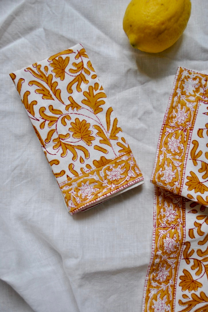 serviettes de table jaunes dimanche vaisselle