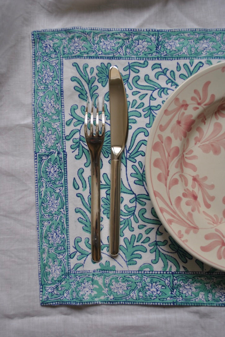 sets de table verts dimanche vaisselle